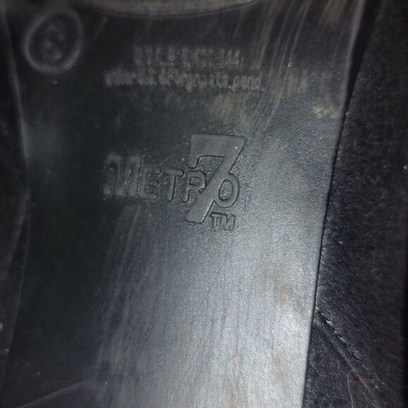 Metro 7 Knotty black side zipper black heeled ankle boot Sz 8 EUC - Picture 8 of 8